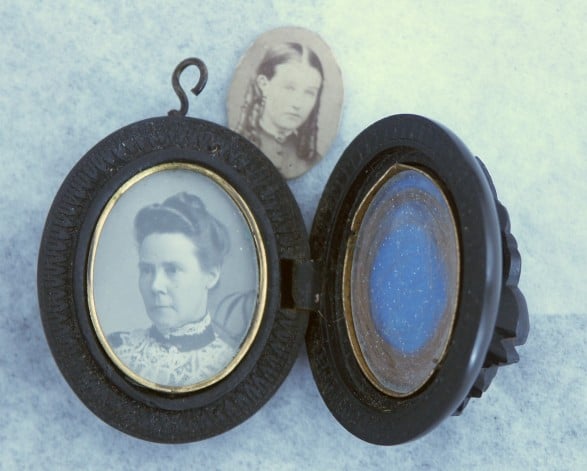 Minolta DSC Mourning Locket. Melbourne, c 1880