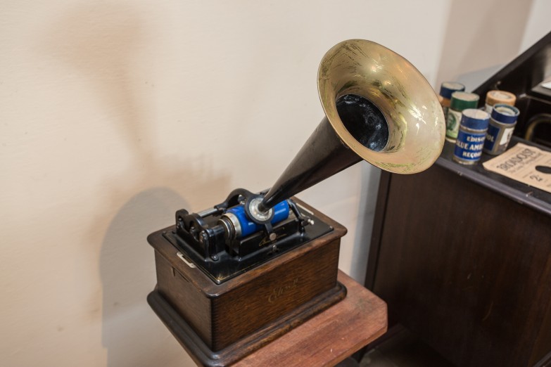 Edison standard phonograph No 496247 Ca 1905 gallery image