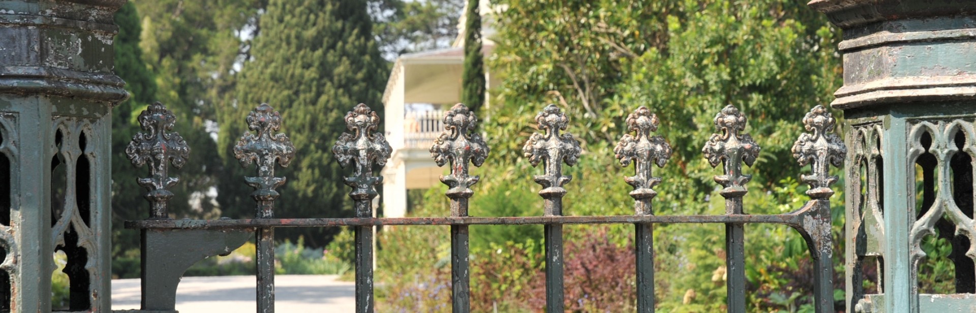 como house from como ave gates banner image