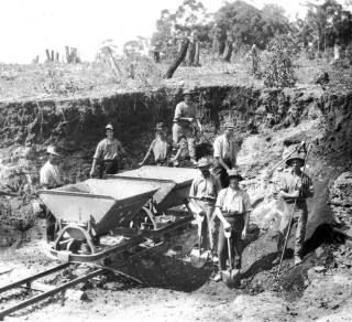 Workers at the Brick pit 1911-1912
