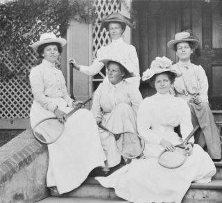 An East Terrace tennis party