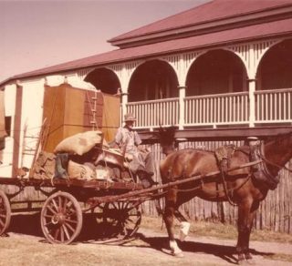 Bill Andersen the last horse and carriage carrier in Maryborough related image
