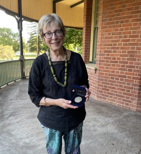 Dr Robyn Taylor with her medal