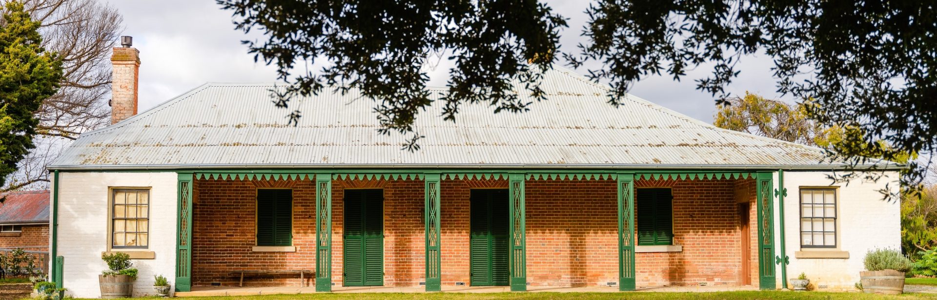 Riversdale Homestead began life as a coaching inn on the main road of Goulburn Plains