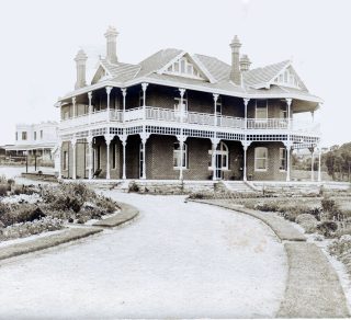 Henry and Bessie Rischbeith lived at Unalla for many years Bessie received an OBE in 1935 for her charitable work This block was one of the first subdivisions in the suburb related image