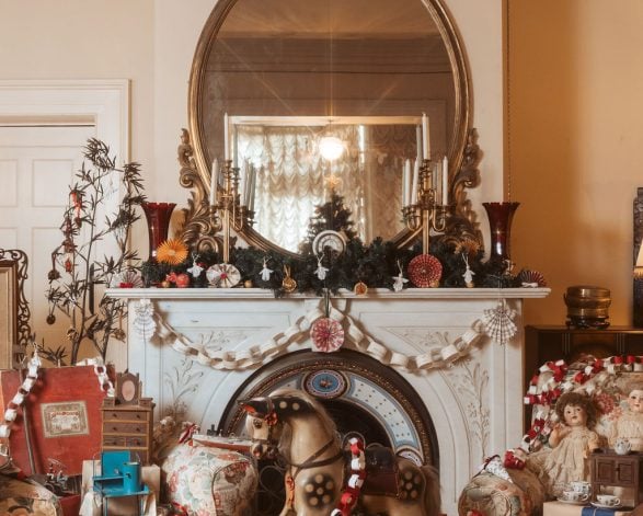 Seasons Greetings: Christmas at Como House