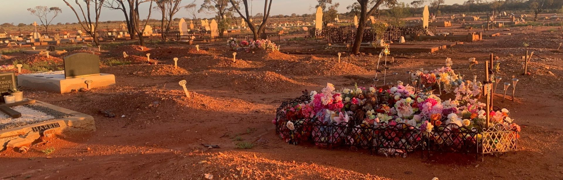 Leonora Cemetery, marked & unmarked graves