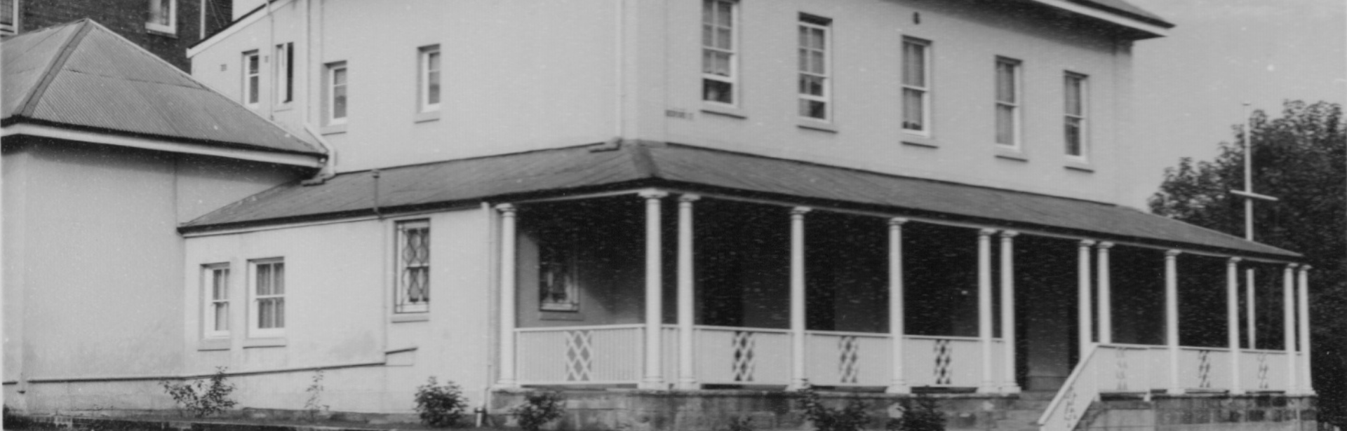A black and white image of a Georgian building