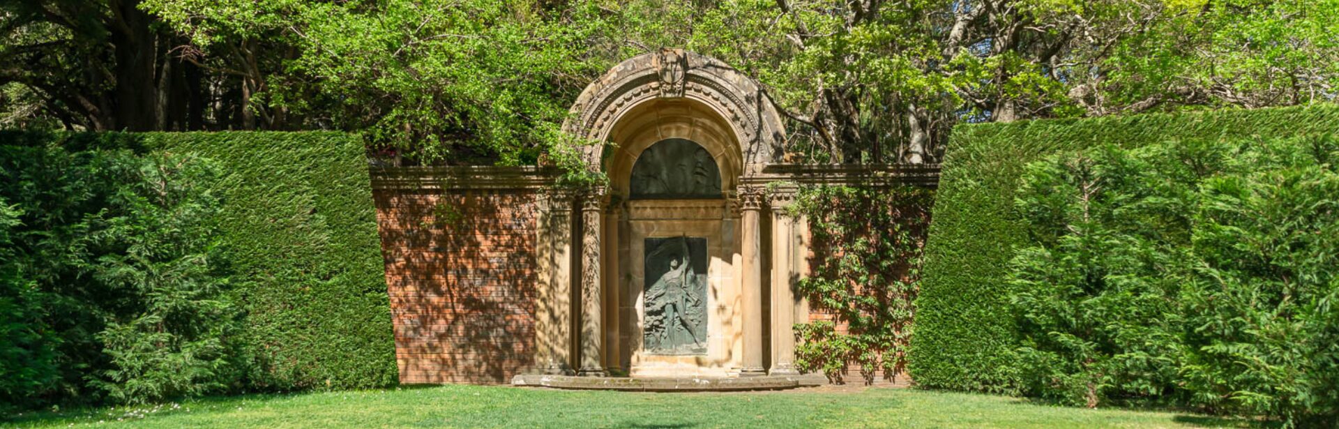 Everglades House & Gardens theatre banner image