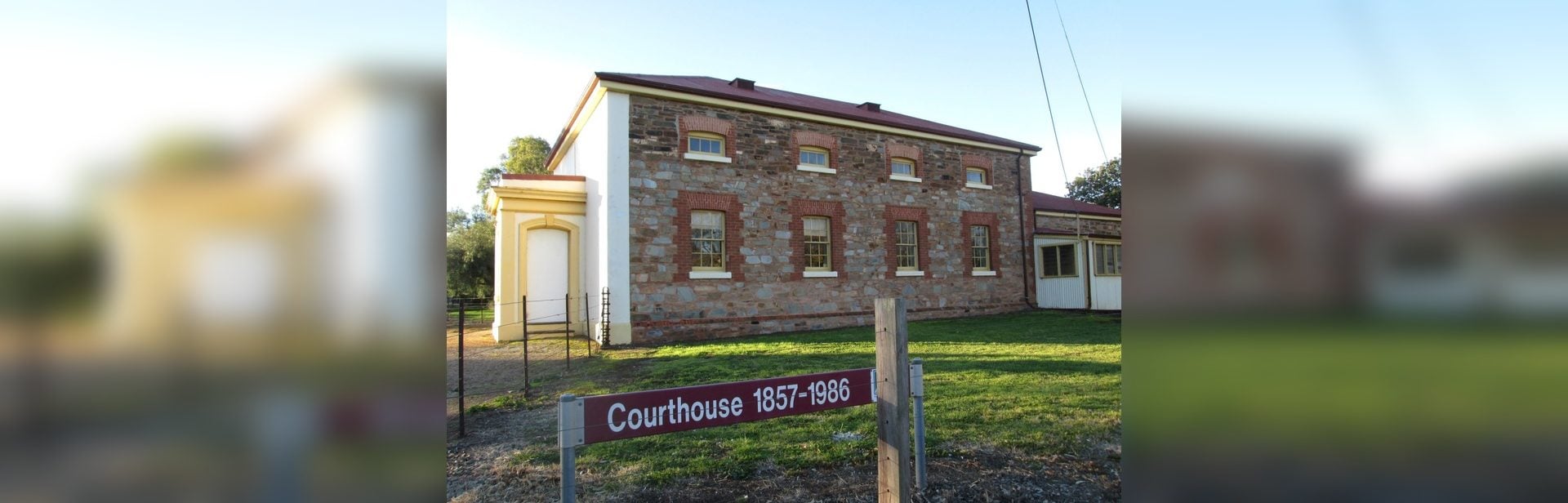 Banner Version Courthouse banner image