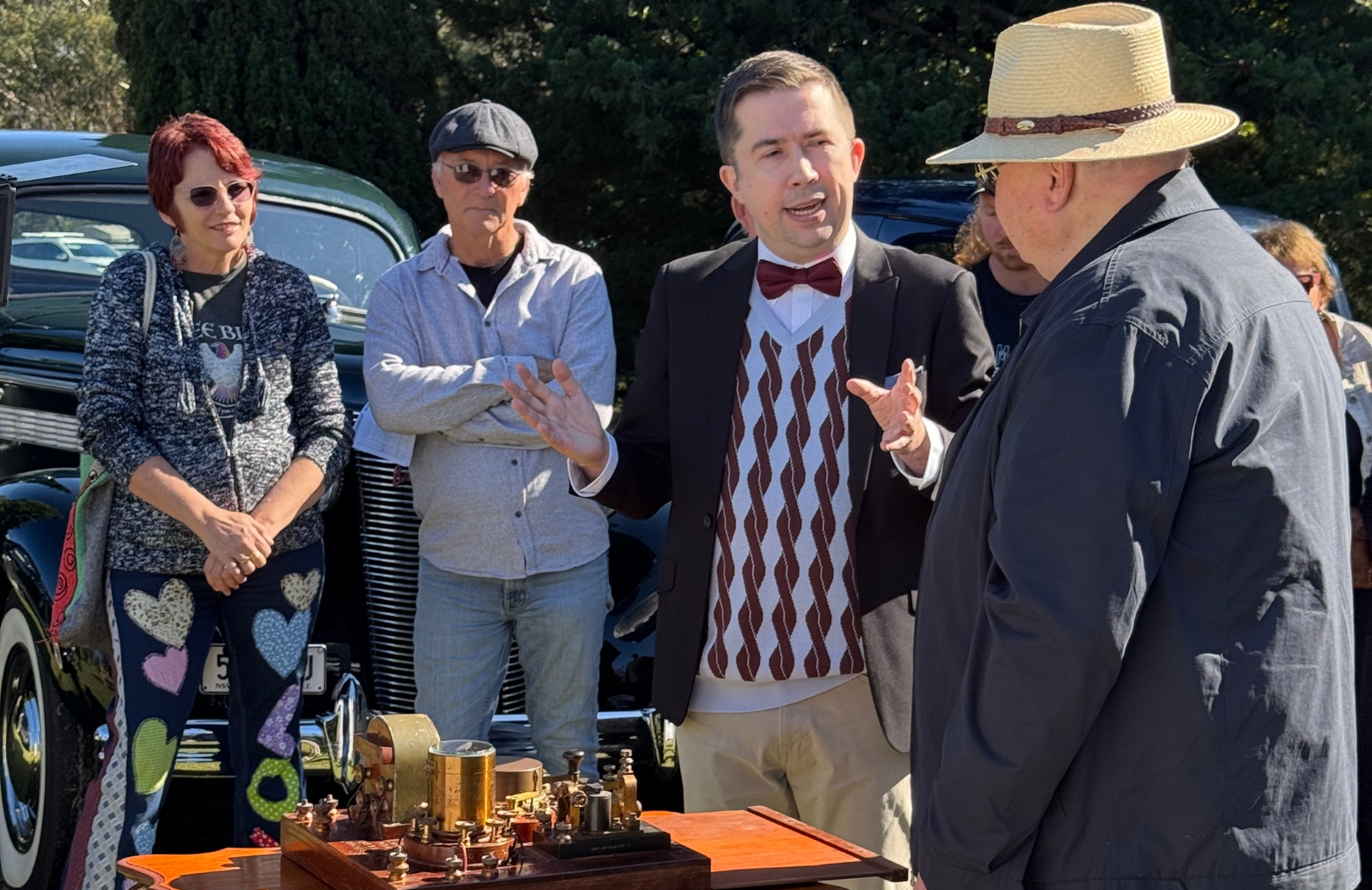 Host Issa Schultz chats with a guest on the Antiques Roadshow.